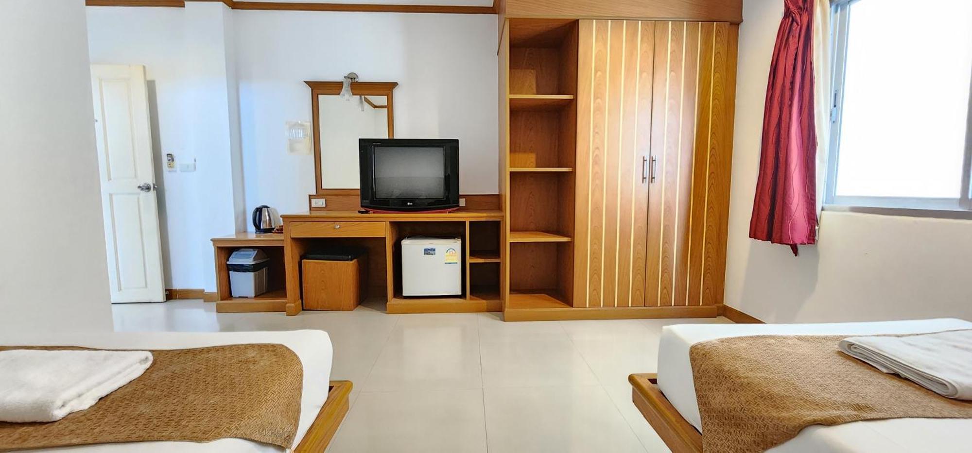 Eden Park Hotel Patong Exterior photo