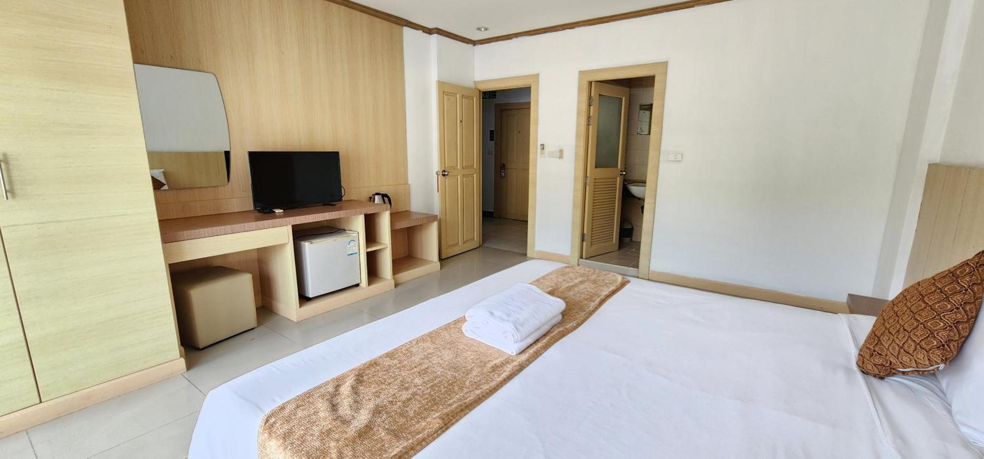 Eden Park Hotel Patong Exterior photo