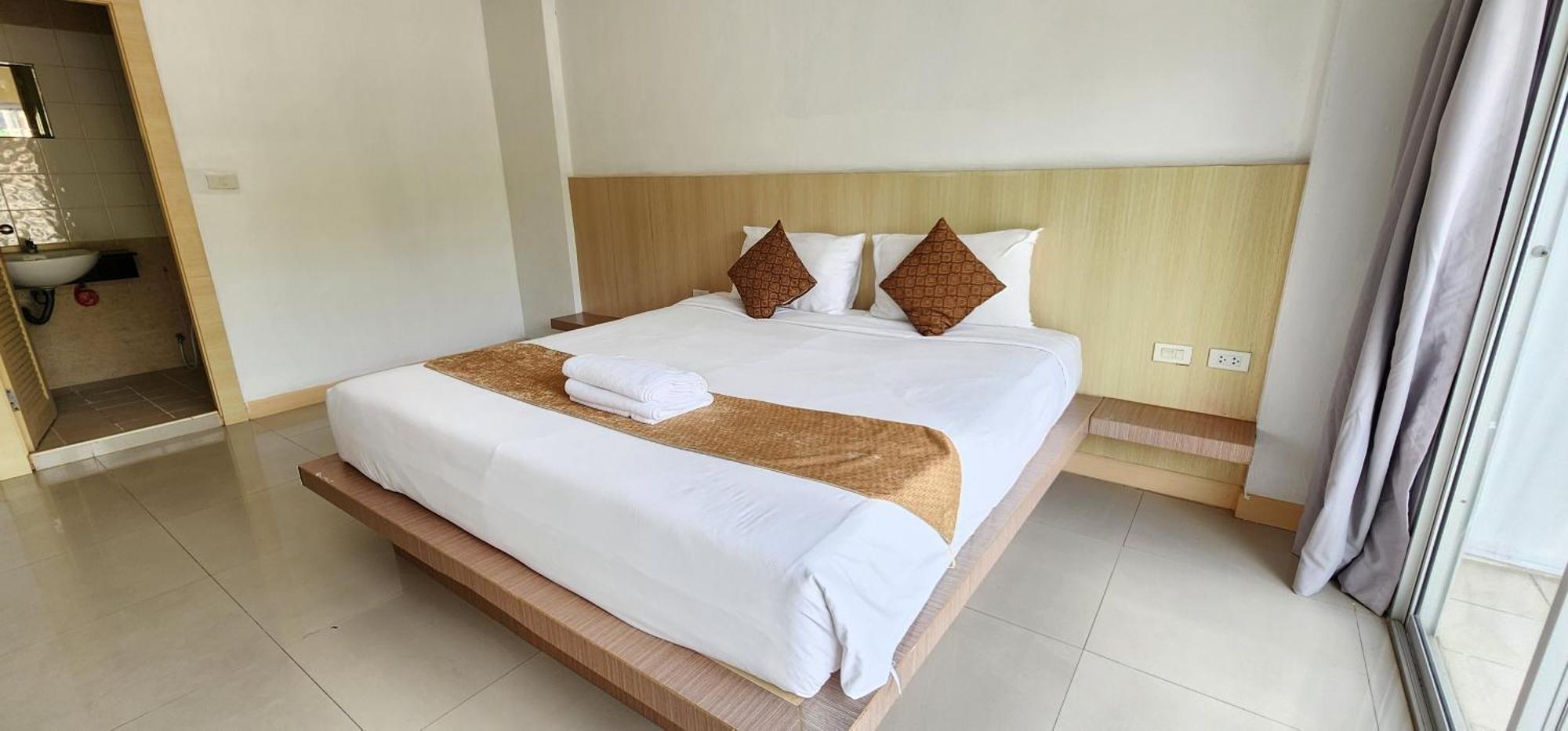 Eden Park Hotel Patong Exterior photo